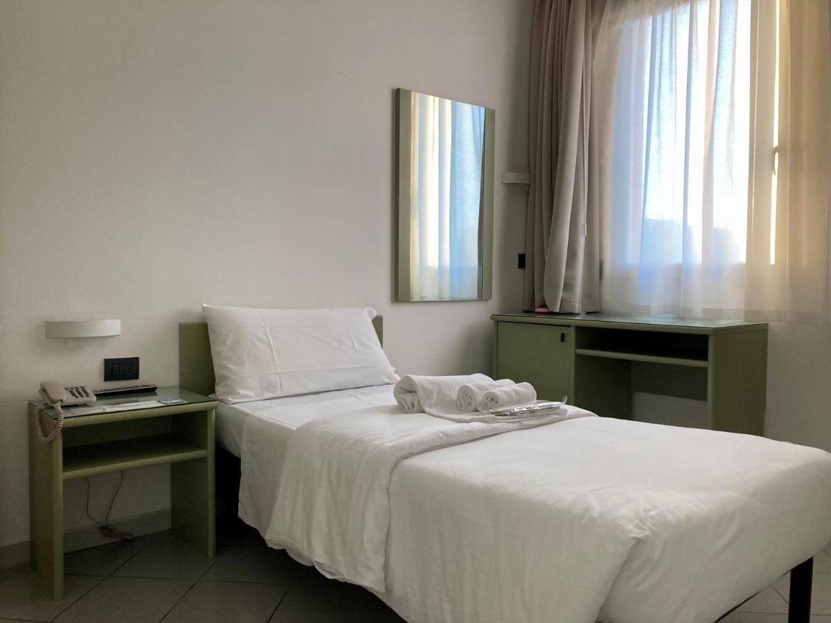Hotel Primo Campi Bisenzio Buitenkant foto